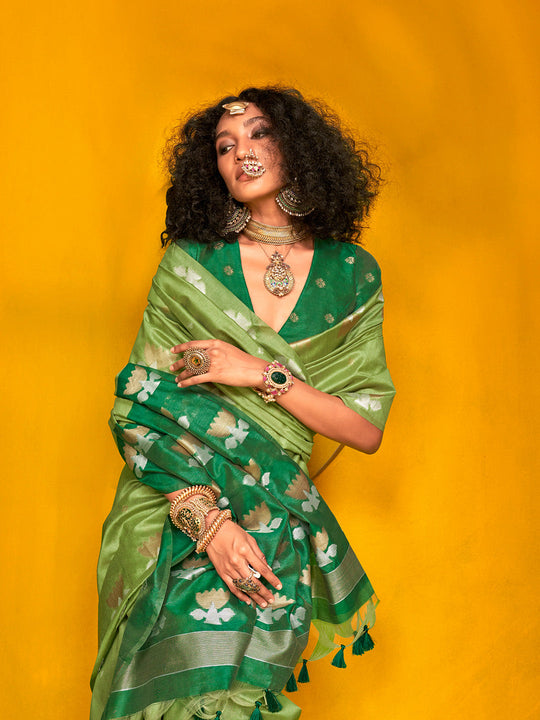 Green Silk Saree With Blouse Piece Green Silk Saree With Blouse Piece