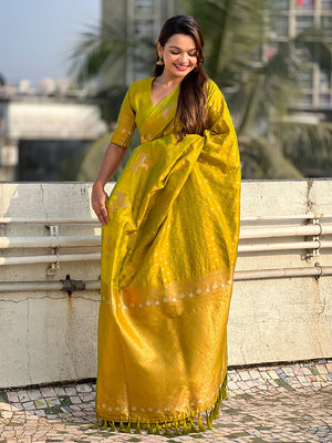 Yellow Silk Blend Saree With Blouse Piece