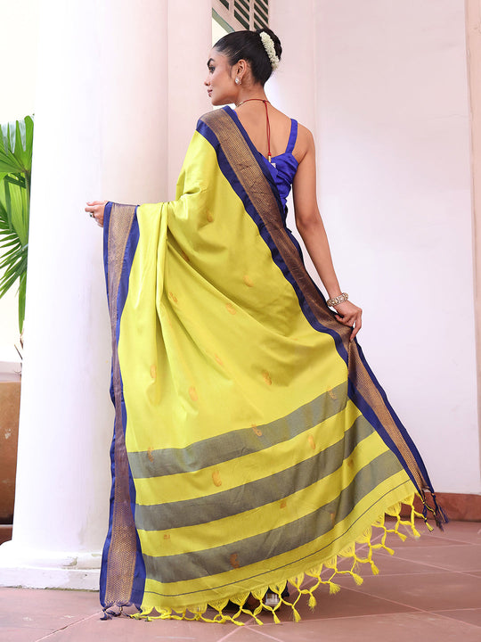 Green Kanjeevaram Silk Blend Woven Design Zari Saree With Blouse Piece Green Kanjeevaram Silk Blend Woven Design Zari Saree With Blouse Piece