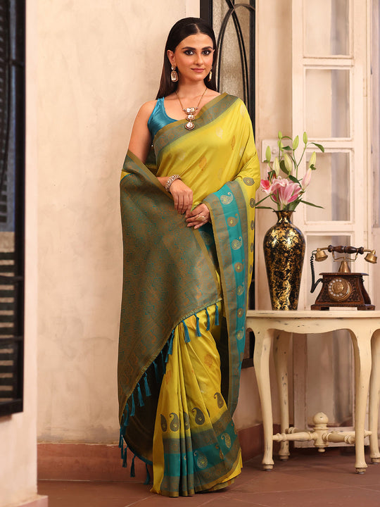 Green Kanjeevaram Silk Blend Woven Design Zari Saree With Blouse Piece Green Kanjeevaram Silk Blend Woven Design Zari Saree With Blouse Piece