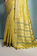 Green Silk Blend Saree With Blouse Piece Green Silk Blend Saree With Blouse Piece