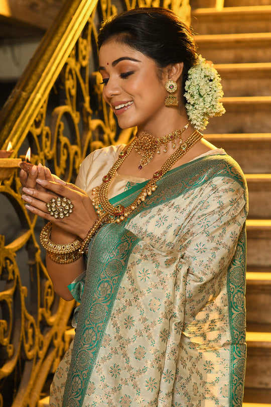 Cream & Green Banarasi Silk Saree With Blouse Piece Cream & Green Banarasi Silk Saree With Blouse Piece