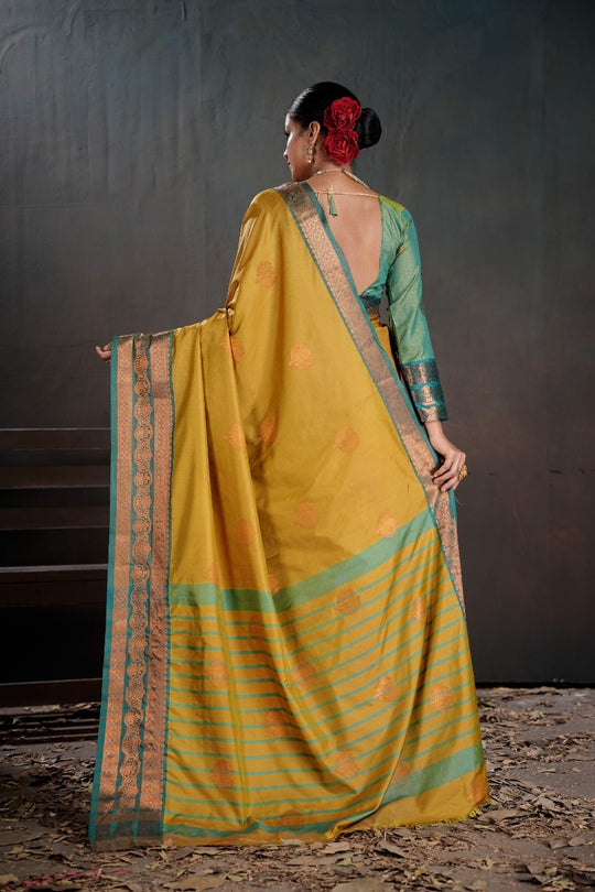 Soft Silk Chitt Palu With Contrast Blouse Weaving Saree