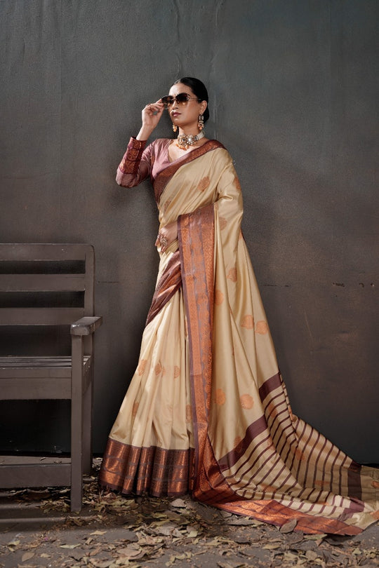 Soft Silk Chitt Palu With Contrast Blouse Weaving Saree