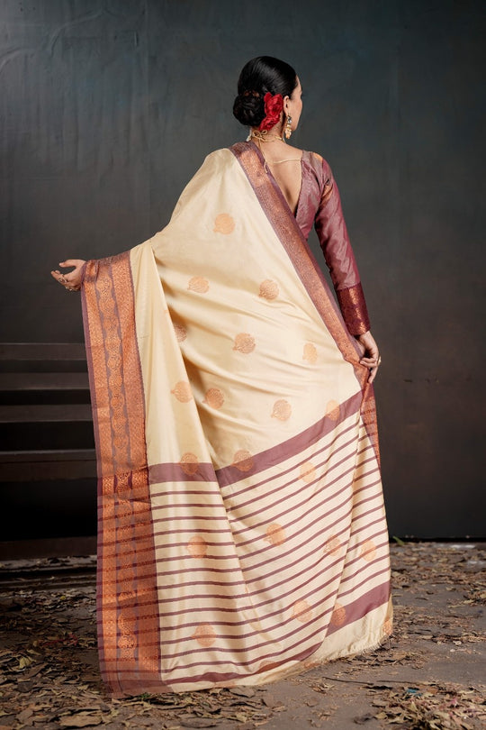 Soft Silk Chitt Palu With Contrast Blouse Weaving Saree