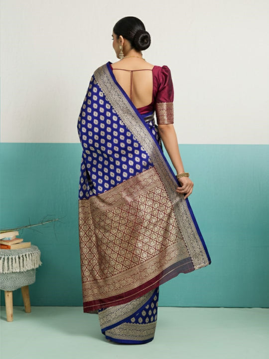 Running Contrast Blouse With Sleeve Patta Banarasi Silk Saree