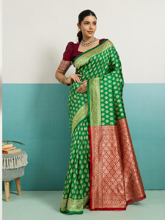Running Contrast Blouse With Sleeve Patta Banarasi Silk Saree