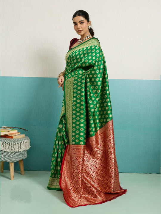 Running Contrast Blouse With Sleeve Patta Banarasi Silk Saree