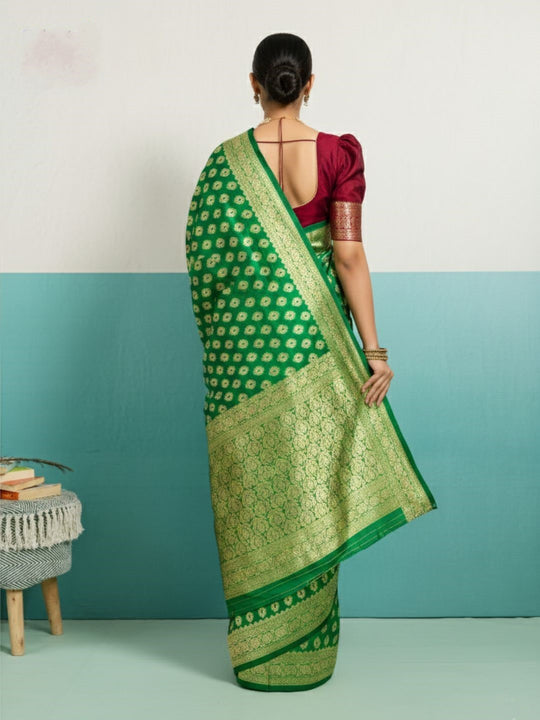 Running Contrast Blouse With Sleeve Patta Banarasi Silk Saree