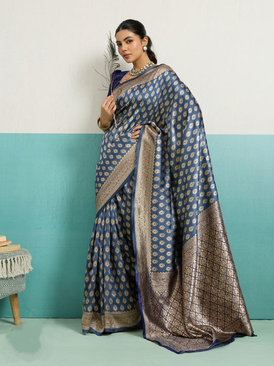 Running Contrast Blouse With Sleeve Patta Banarasi Silk Saree