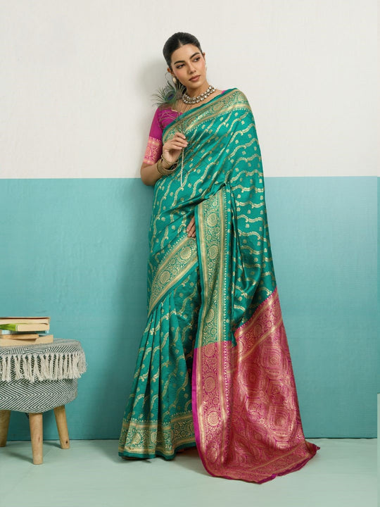 Running Contrast Blouse With Sleeve Patta Banarasi Silk Saree