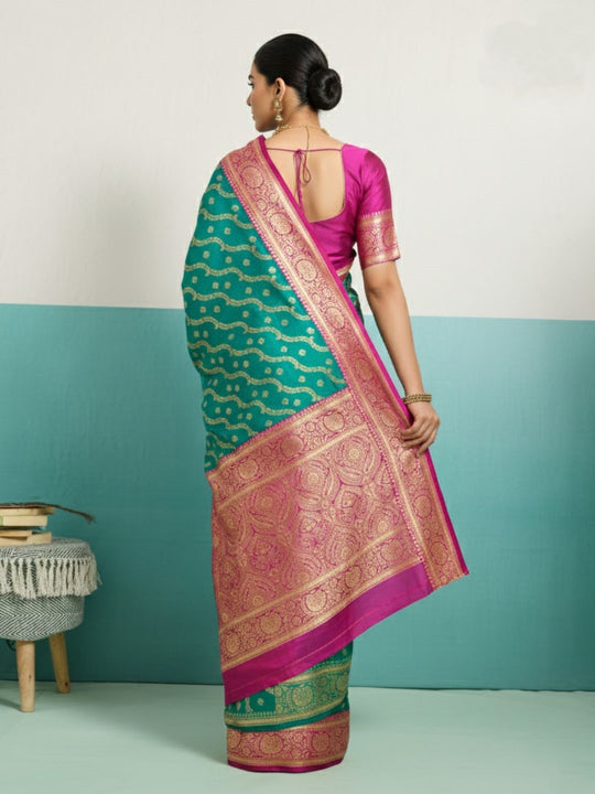 Running Contrast Blouse With Sleeve Patta Banarasi Silk Saree