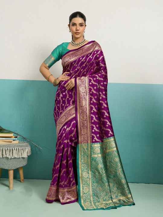 Running Contrast Blouse With Sleeve Patta Banarasi Silk Saree