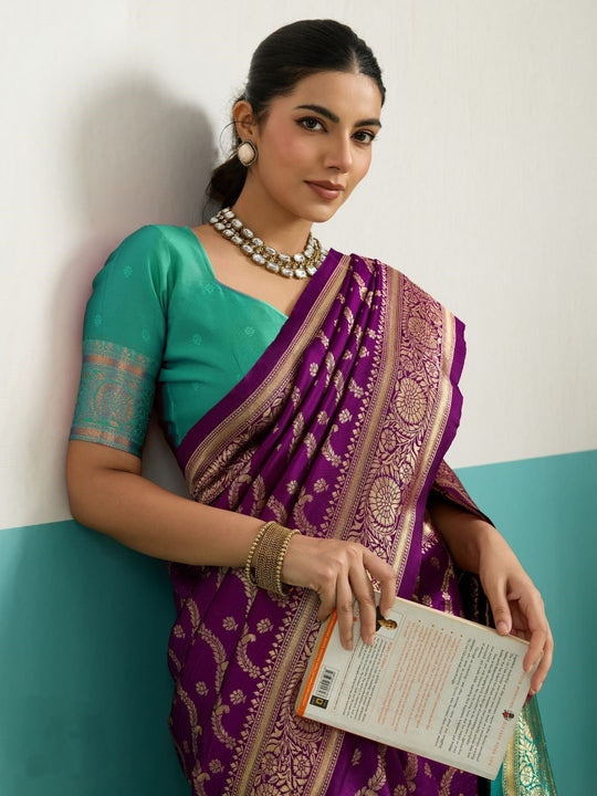 Running Contrast Blouse With Sleeve Patta Banarasi Silk Saree