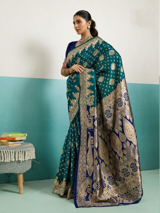 Running Contrast Blouse With Sleeve Patta Banarasi Silk Saree