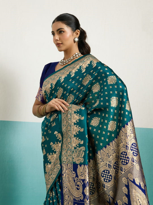 Running Contrast Blouse With Sleeve Patta Banarasi Silk Saree