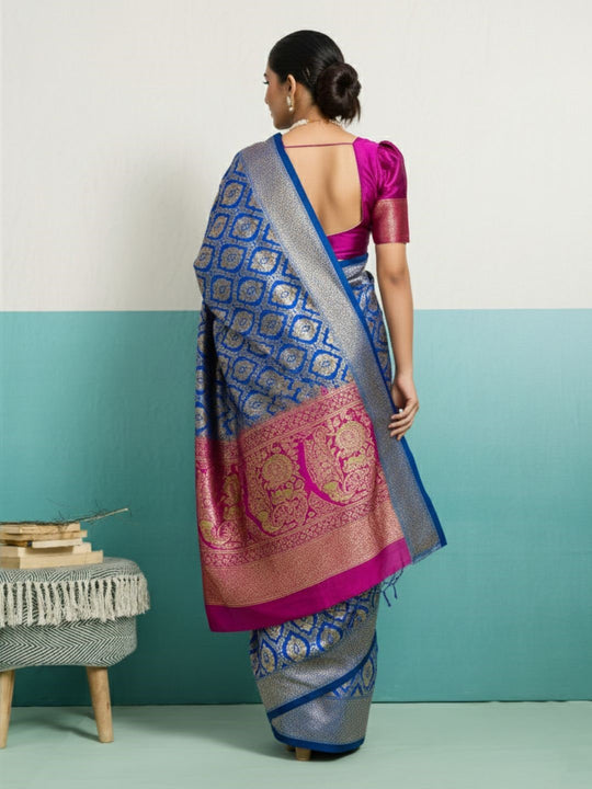 Running Contrast Blouse With Sleeve Patta Banarasi Silk Saree