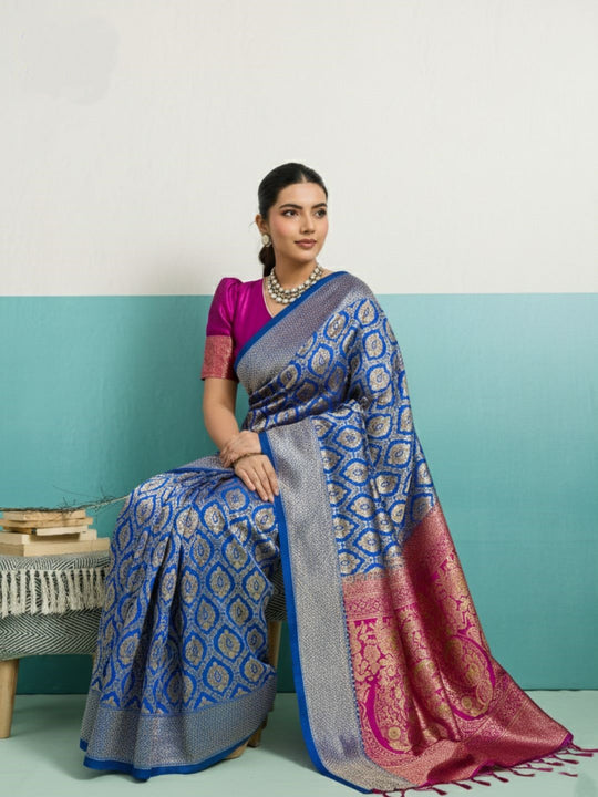 Running Contrast Blouse With Sleeve Patta Banarasi Silk Saree