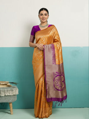 Running Contrast Blouse With Sleeve Patta Banarasi Silk Saree