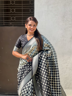 Black & White Silk Saree With Blouse Piece