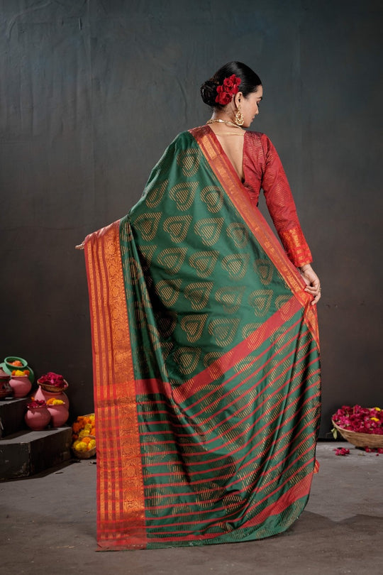 Soft Silk Chitt Palu With Contrast Blouse Weaving Saree