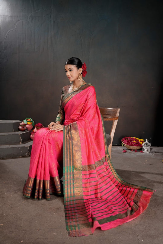 Soft Silk Chitt Palu With Contrast Blouse Weaving Saree
