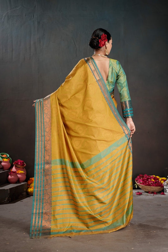 Soft Silk Chitt Palu With Contrast Blouse Weaving Saree