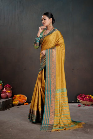 Soft Silk Chitt Palu With Contrast Blouse Weaving Saree