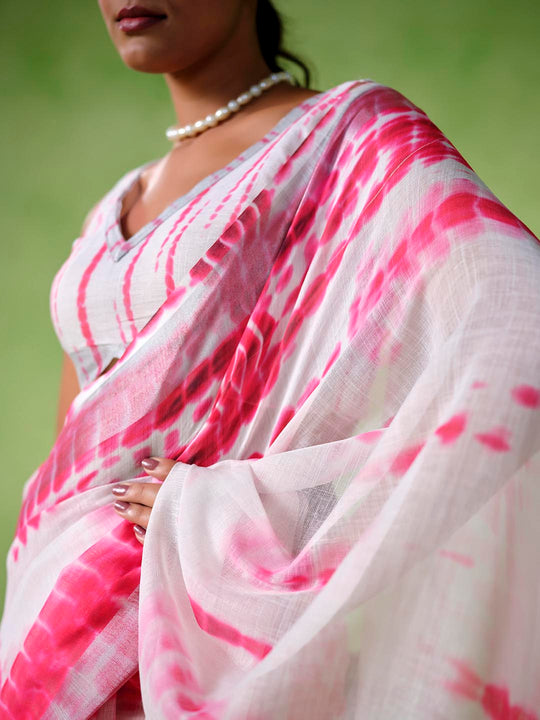 pink cotton blend Printed Saree With Blouse Piece