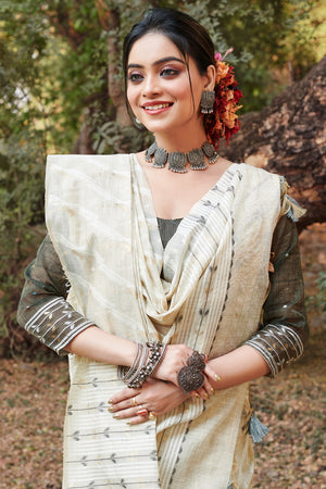 White Cotton Saree With Blouse Piece