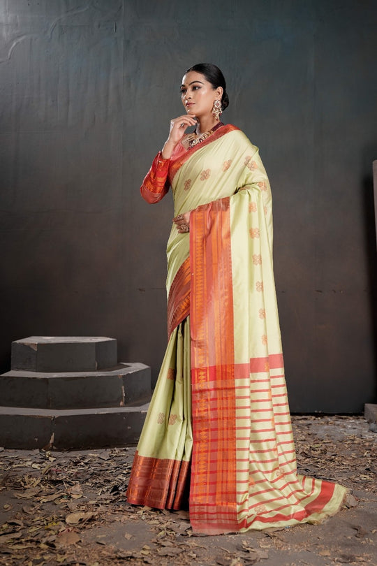 Soft Silk Chitt Palu With Contrast Blouse Weaving Saree
