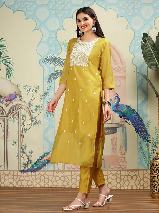 Ethnic Motifs Embroidered Thread Work Straight Kurta with Trousers & Dupatta
