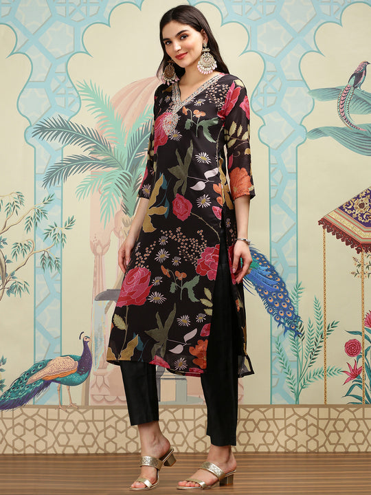 Floral Printed V-Neck Three-Quarter Sleeves Kurta with Trousers & With Dupatta