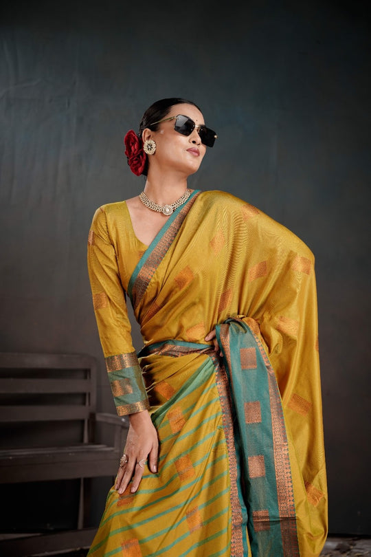 Soft Silk Chitt Palu With Contrast Blouse Weaving Saree
