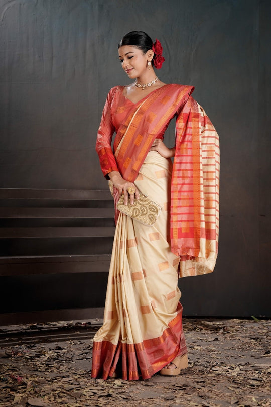 Soft Silk Chitt Palu With Contrast Blouse Weaving Saree