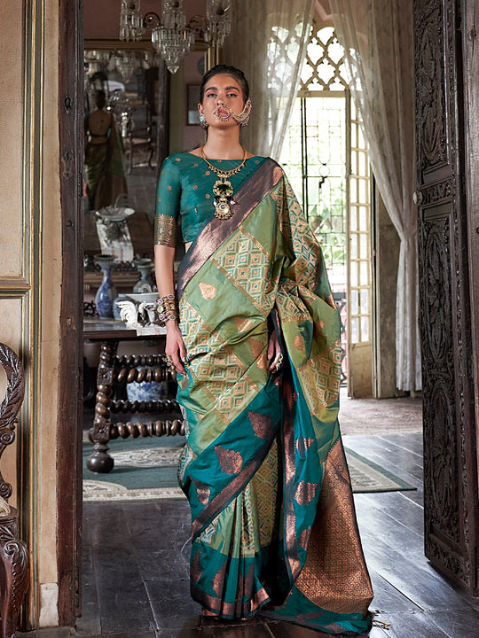 Light Green Pure Silk Pochampally Weaving Saree With Blouse Piece