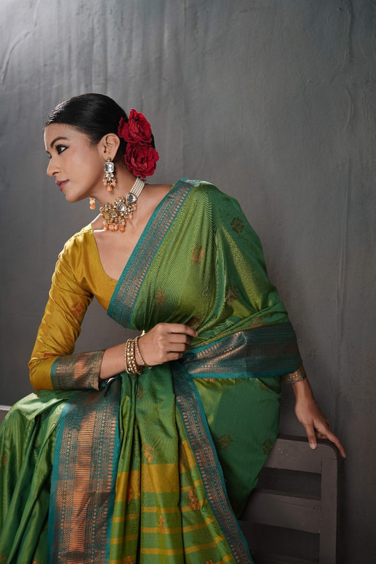 Soft Silk Chitt Palu With Contrast Blouse Weaving Saree