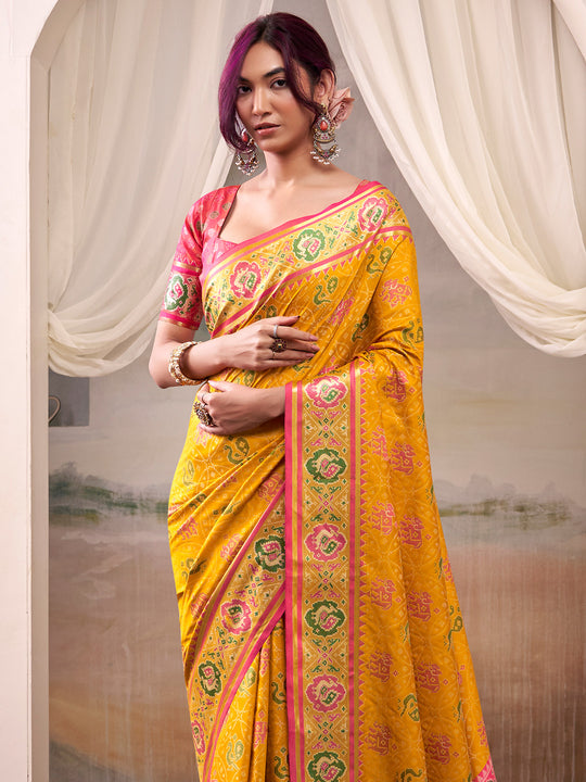Yellow Banarasi Patola Silk Saree With Blouse Piece