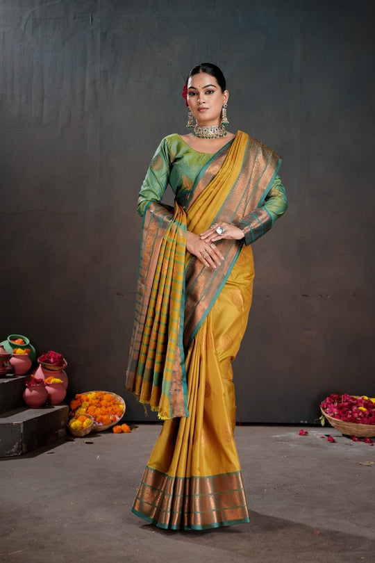 Soft Silk Chitt Palu With Contrast Blouse Weaving Saree