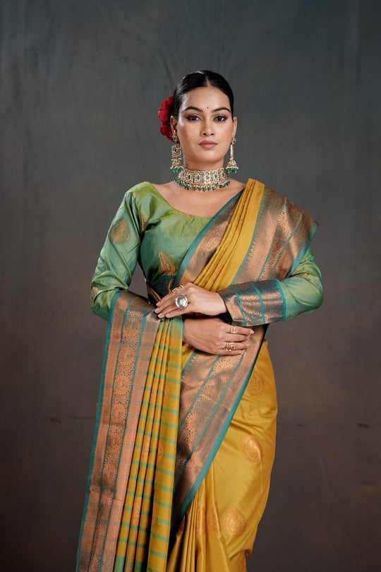 Soft Silk Chitt Palu With Contrast Blouse Weaving Saree