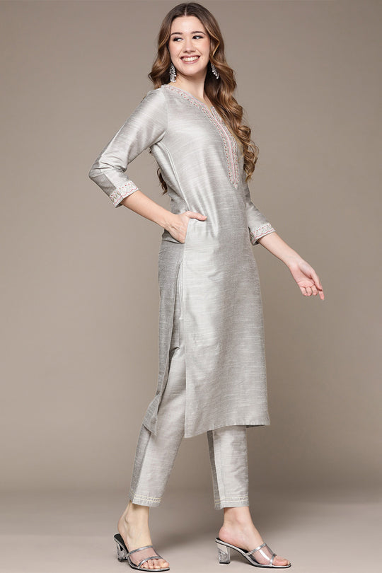 Women Grey Ethnic Motifs Embroidered Kurta with Trousers