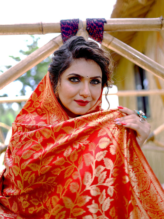 Red Banarasi Silk Saree With Blouse Piece
