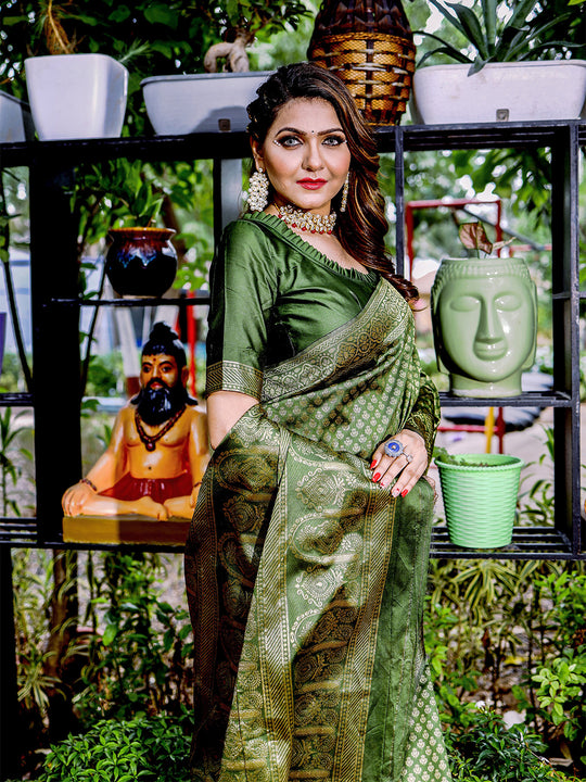 Green Banarasi Silk Saree With Blouse Piece