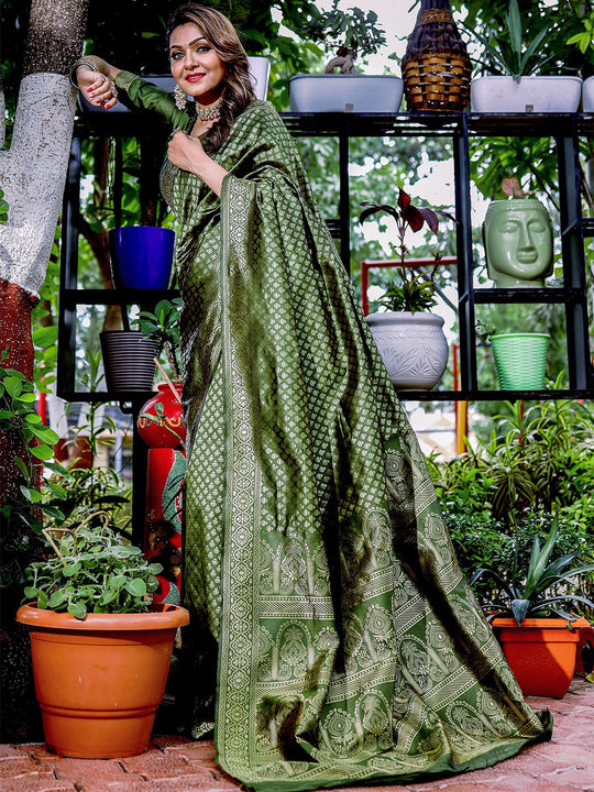 Green Banarasi Silk Saree With Blouse Piece
