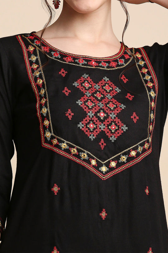 Black Red Embroidered Kurta set