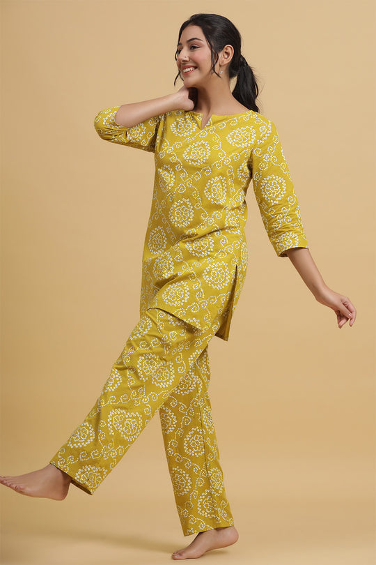 Green & White  Printed Cotton Night suit