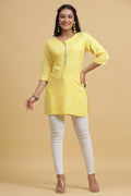 Women's Yellow & White Bandhani Printed Kurti