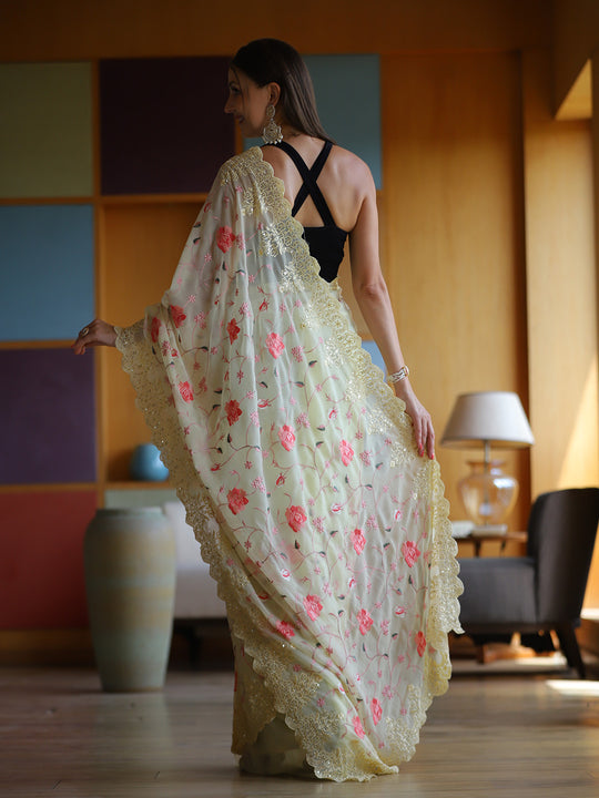 Cream Georgette Saree With Blouse Piece