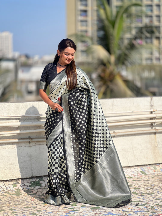 Black & White Silk Saree With Blouse Piece