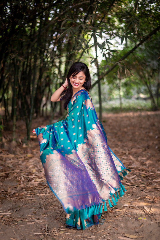 Green Banarasi Silk Blend Saree With Blouse Piece